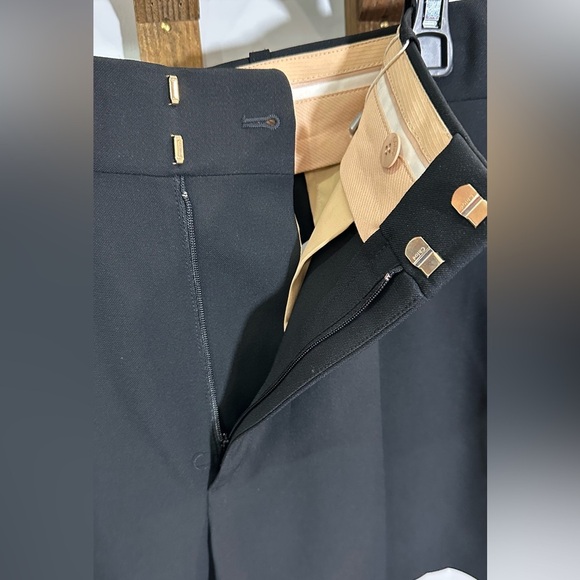 NWT Chloe Black Pleated Crepe High Waisted Shorts 44 (US 12) - Picture 8 of 13